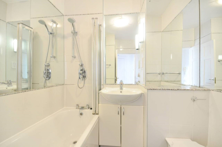 Bathroom 3, The Lancaster, London
