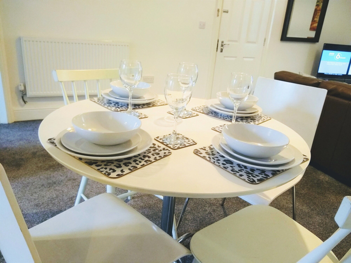Others 5, Modern Comfy 2-bedroom Flat in St Helens, Saint Helens
