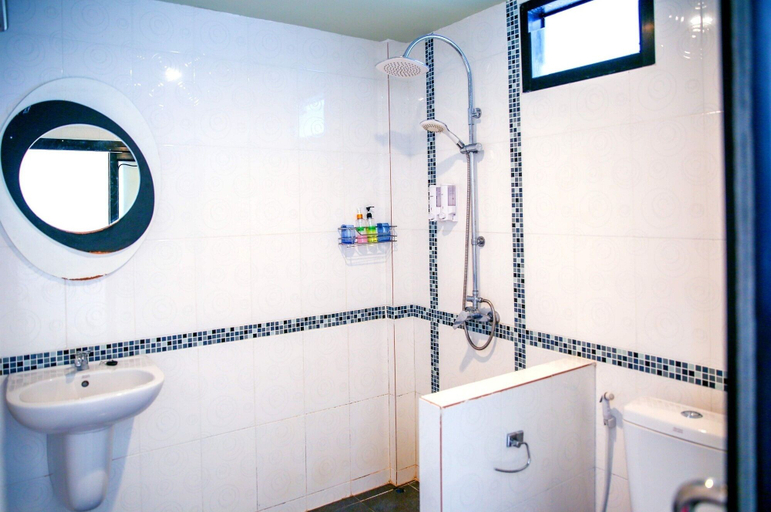 Bathroom 4, Crystal white sand resort, Ko Phangan