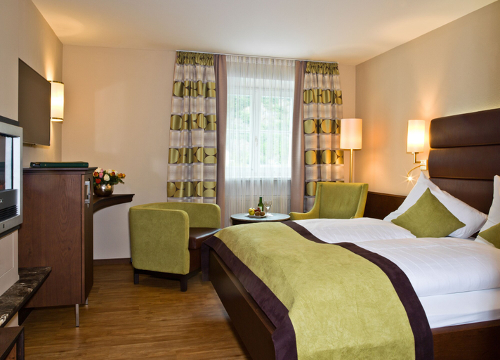 Bedroom 3, Hotel Koenig, Passau