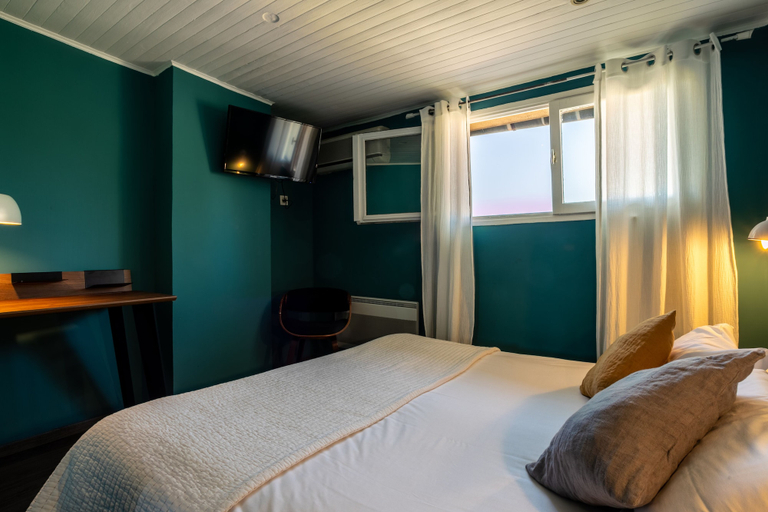 Bedroom 5, Azur, Bouches-du-Rhône