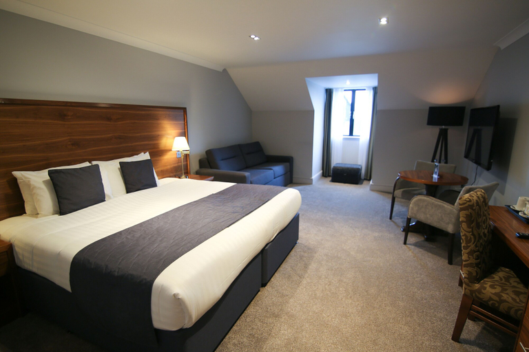 Bedroom 3, Old Thorns Hotel & Resort, Hampshire