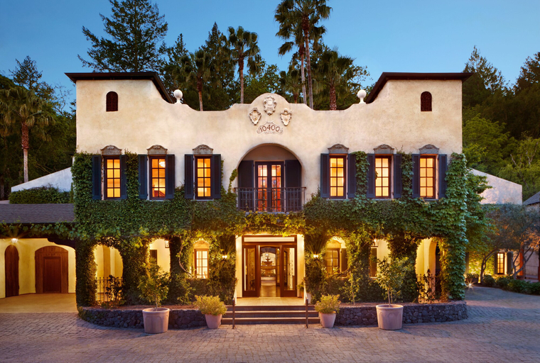 Exterior & Views
