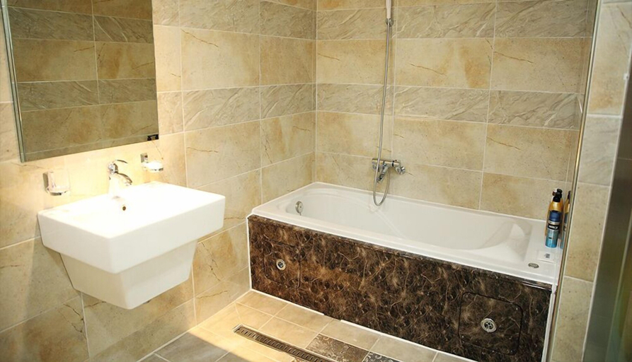 Bathroom 4, Arisu Gyeongju, Gyeongju