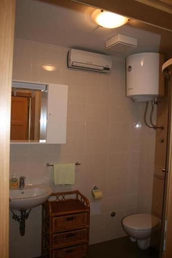 Bathroom 2, Apartments Mrduljas, Split