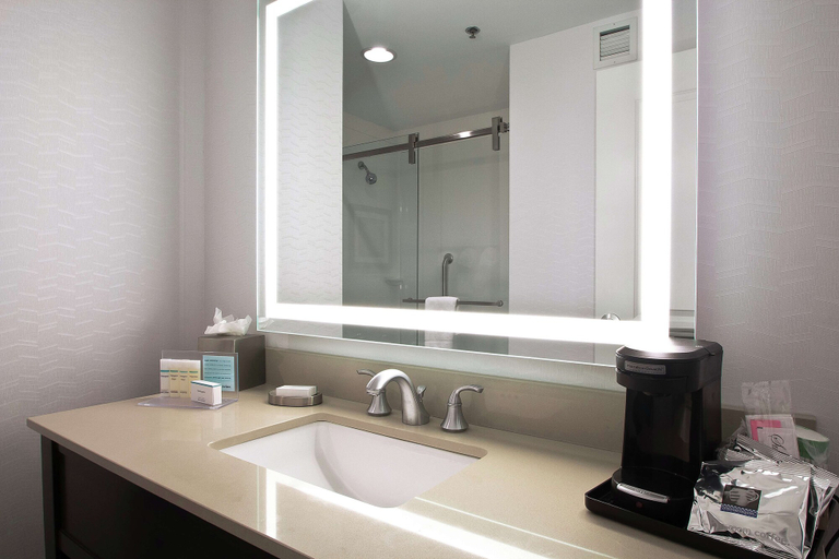 Bathroom 4, Hampton Inn & Suites Columbus/University Area, Franklin