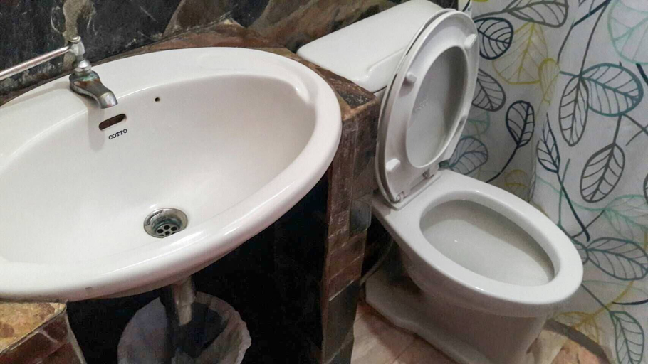 Bathroom 5, Ben Guesthouse, Muang Chiang Rai