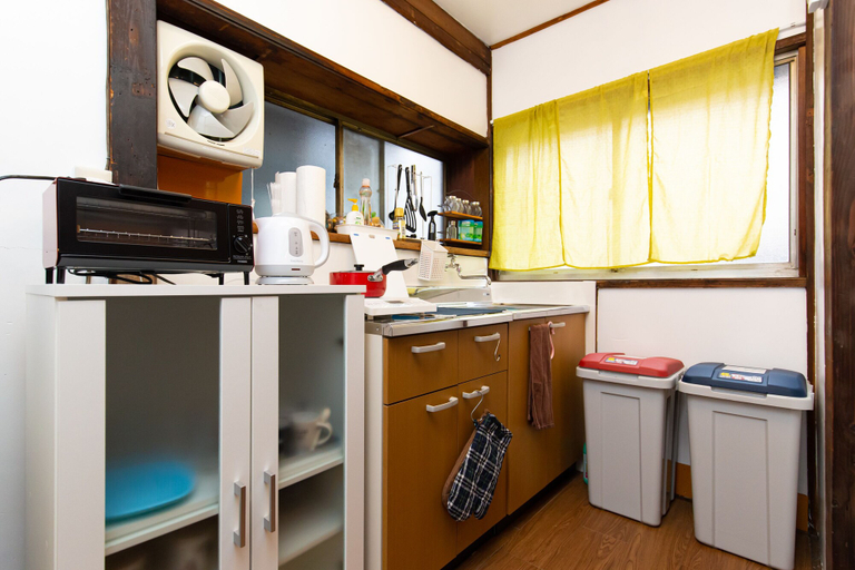 Others 4, Tokyo House, Ōta