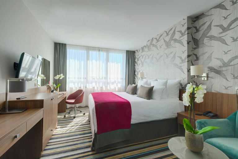 Bedroom 2, Leonardo Royal Hotel Warsaw, Warsaw