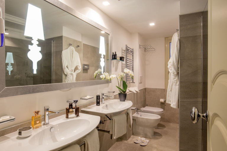 Bathroom 4, Hotel Ludovisi Palace, Roma