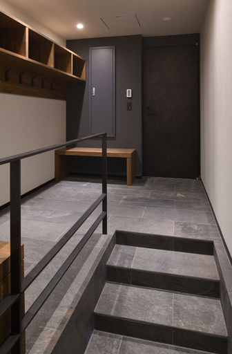 Others 5, Nivia, Hakuba