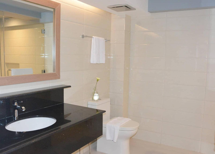 Bathroom 4, Commander Suites de Boracay, Malay