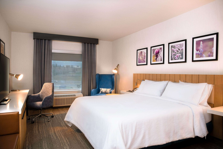 Bedroom 3, Hilton Garden Inn Sudbury, Greater Sudbury