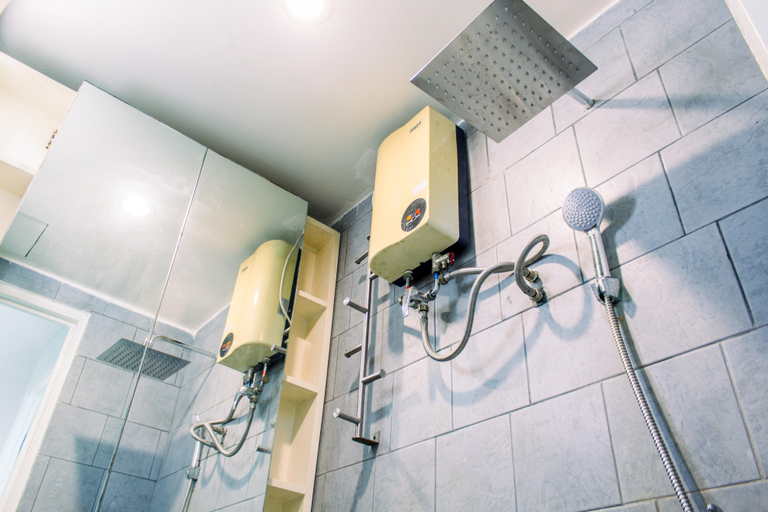 Bathroom 5, Nice and Comfy 2BR at Kalibata City Apartment By Travelio, South Jakarta
