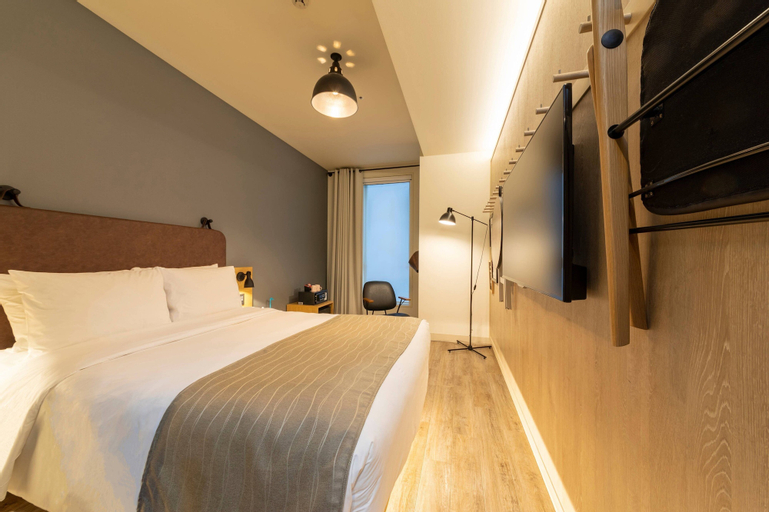 Bedroom 5, Moxy Osaka Honmachi, Osaka