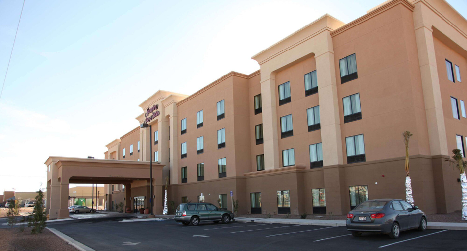 Exterior & Views 2, Hampton Inn & Suites Carlsbad, Eddy