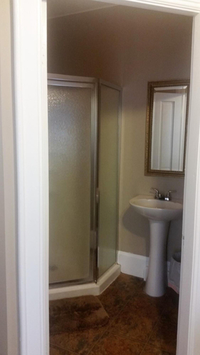 Bathroom 3, Carraway Guest House, Franklin
