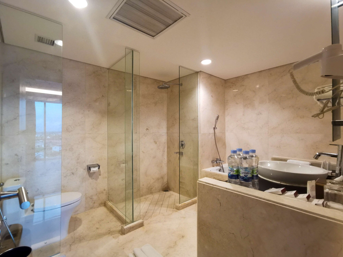Bathroom 5, Best Western Plus Coco Palu, Palu