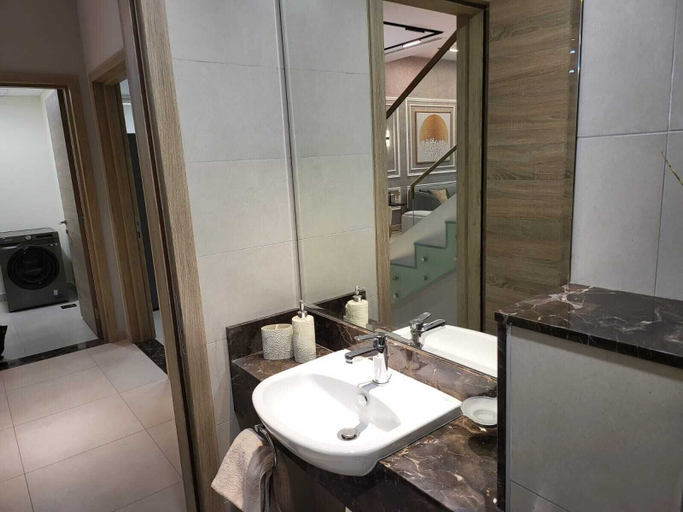 Bathroom 2, LUXURY DUPLEX SUITE, Dubai