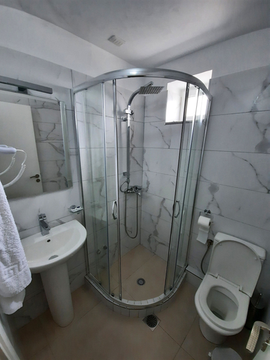 Bathroom 4, Hotel Piccolino, Sarandës