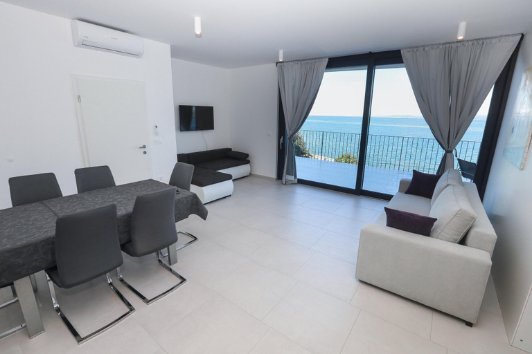 Others 4, Villa Molet, Koper