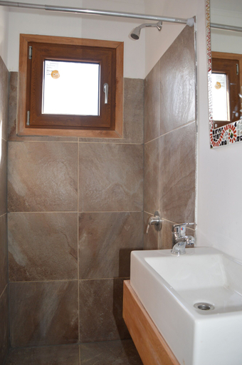 Bathroom 3, Cerro Electrico Upcycled Eco Stay, Lago Argentino