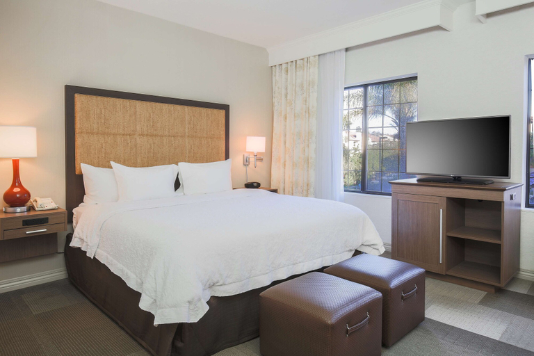 Bedroom 3, Hampton Inn And Suites Camarillo, Ventura