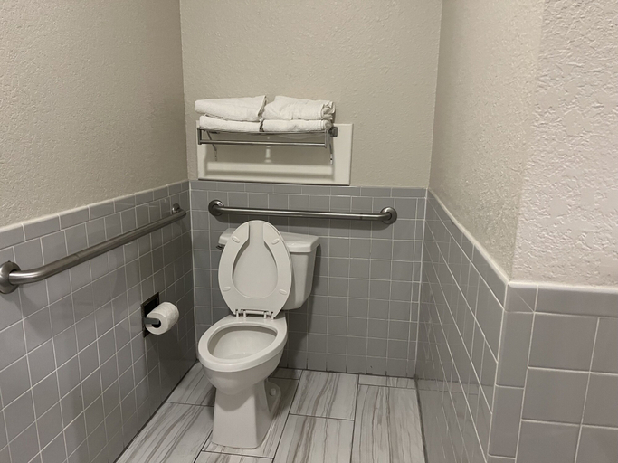Bathroom 5, Scott Inn Suites - Downtown Houston, Houston