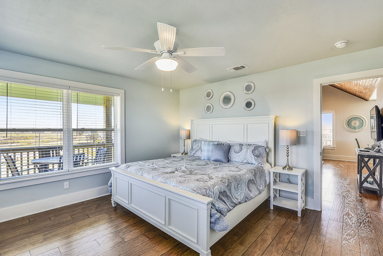 Bedroom 4, Better Together, Galveston
