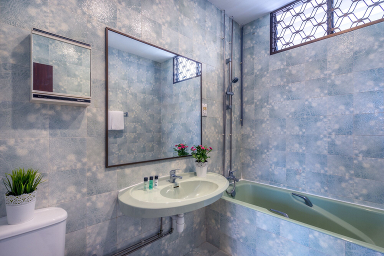 Bathroom 4, Far East Plaza Residences, Singapore