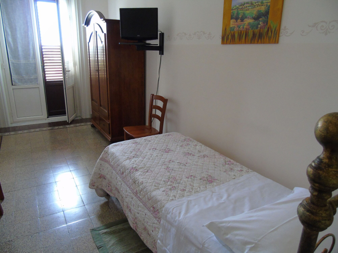 Bedroom 4, Albergo Cavour, Palermo