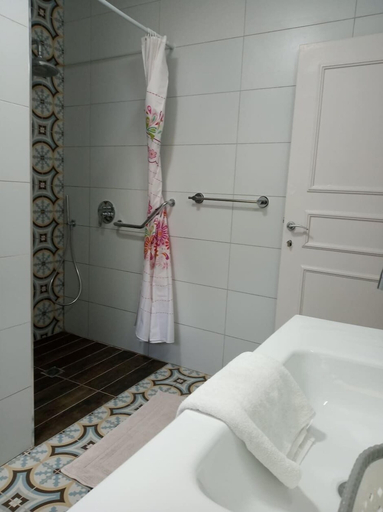 Bathroom 5, Villa & Lode Bat Galil