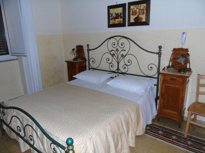 Bedroom 3, Albergo Cavour, Palermo