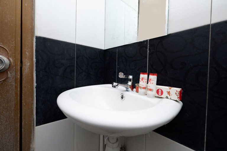Bathroom 4, Hotel O Palebon Residence, Semarang
