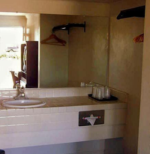 Bathroom 5, Economy Inn Monterey, Monterey