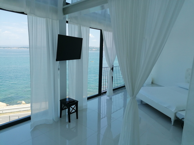 Others 5, Villa Molet, Koper