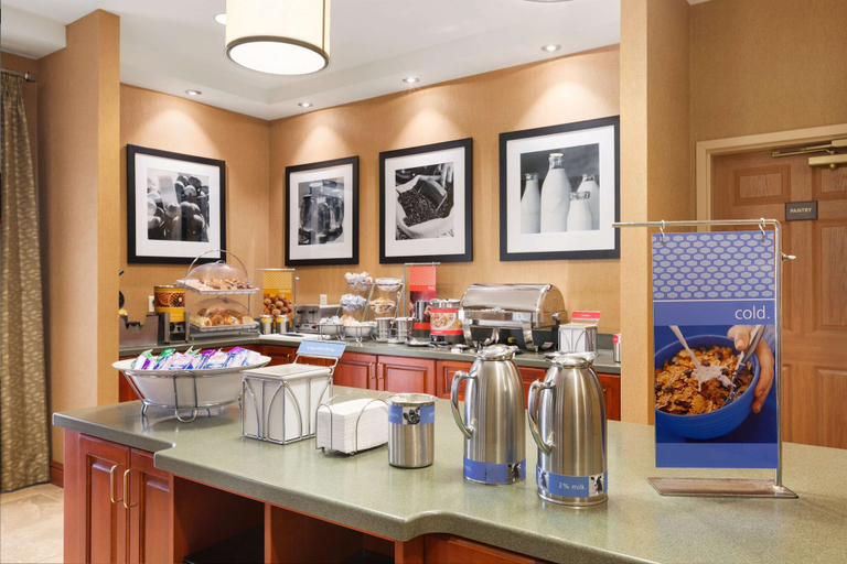 Food & Drinks 5, Hampton Inn Geneva, Ontario