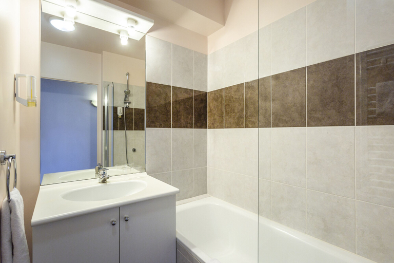 Bathroom 5, Aparthotel Adagio Access Carrières-sous-Poissy, Yvelines
