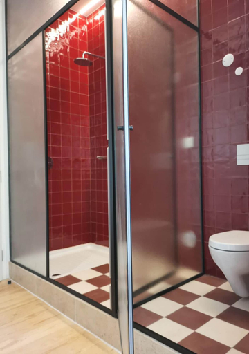 Bathroom 4, Casa René, Lisbon's Hidden Gem, Almada