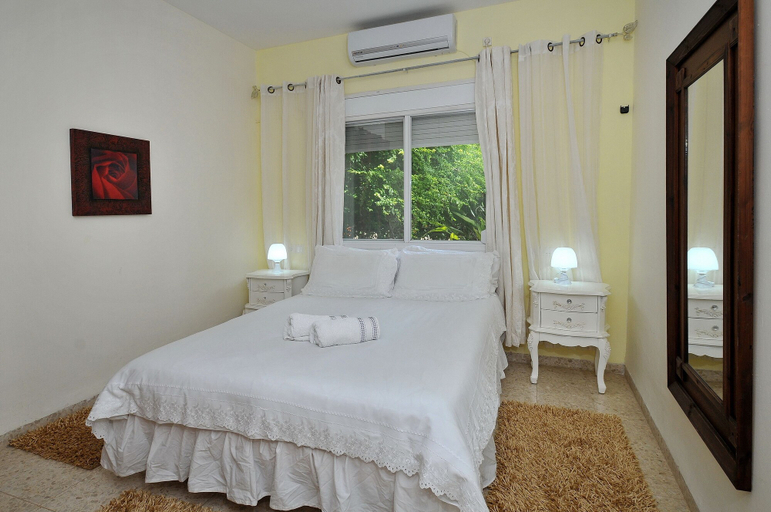 Bedroom 3, Villa & Lode Bat Galil