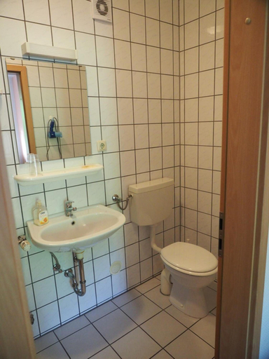 Bathroom 5, Messe Motel Laatzen, Region Hannover