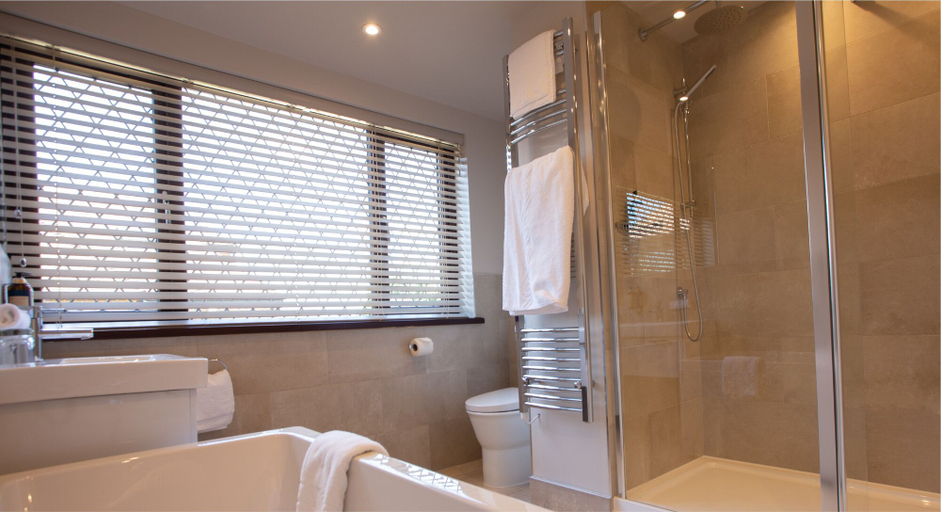 Bathroom 4, Stirrups Hotel, Bracknell Forest