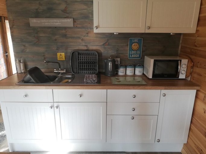 Others 2, Peaceful Cabin in Skegby -Sleeps2- Fire Pit, Nottinghamshire