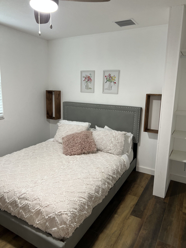 Bedroom 2, Cookies Cottage, Levy
