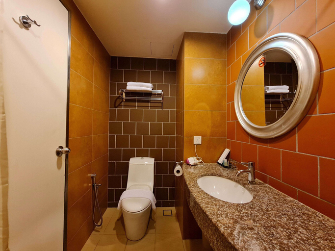 Bathroom 5, Swan Garden Hotel Melaka, Malacca City