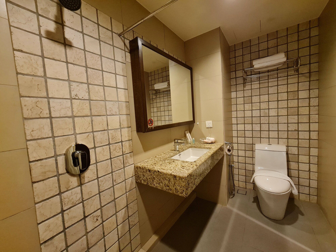 Bathroom 5, Swan Garden Hotel Melaka, Malacca City
