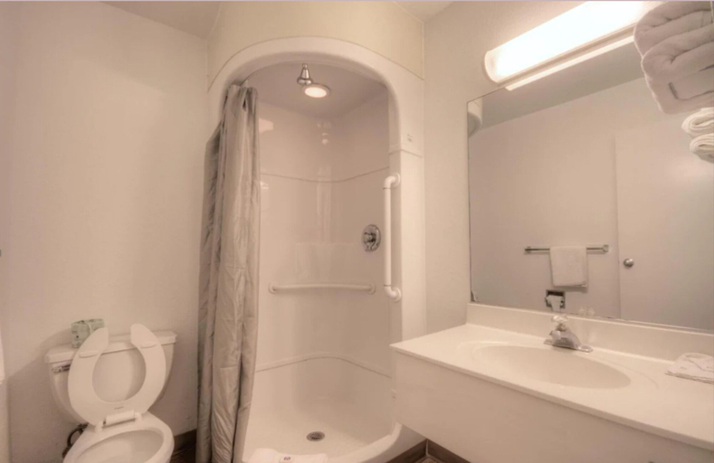 Bathroom 4, Motel 6 Alamogordo, NM, Otero
