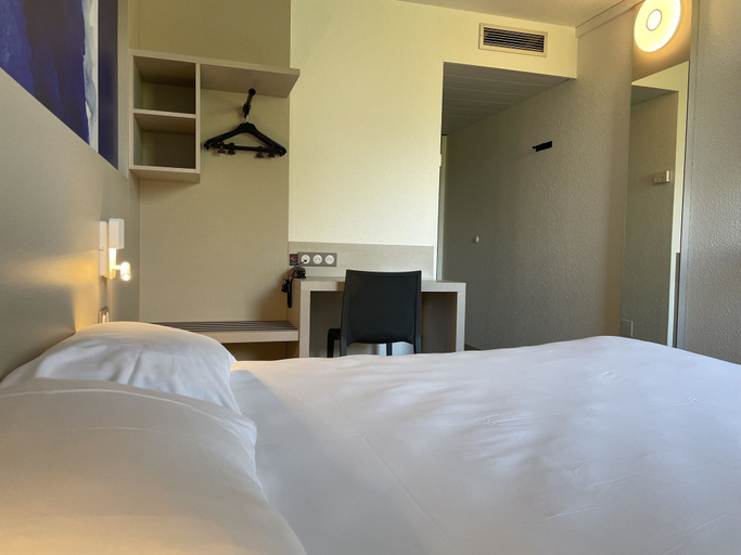 Bedroom 3, Kyriad Direct - Bourg les Valence, Drôme