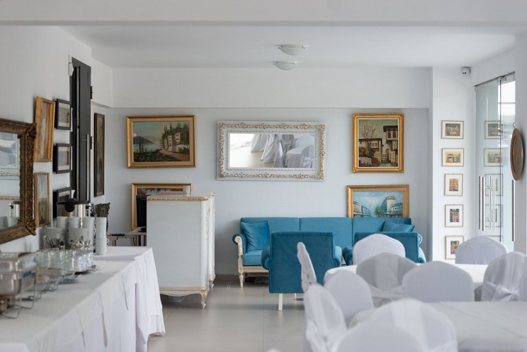 Food & Drinks 4, Light Blue Luxury Rooms, Central Macedonia
