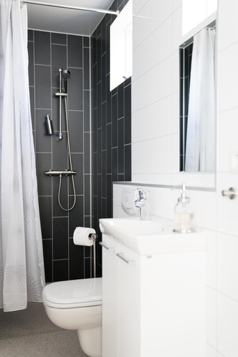 Bathroom 5, Hotel West, Vesturbyggð